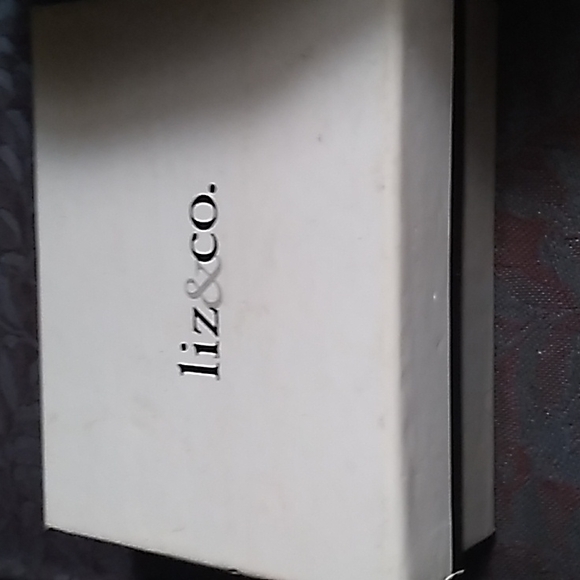 Liz&Co rhinestones heart neckless and matching earrings - Picture 2 of 2